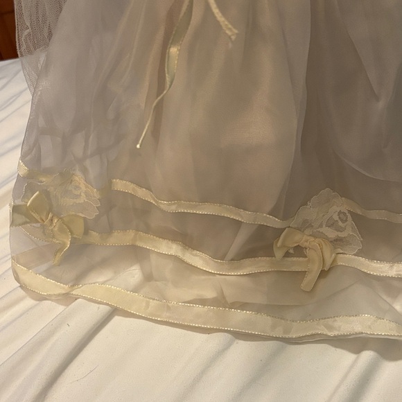 NWT-Charming Bridal Doll with Veil - Picture 7 of 16